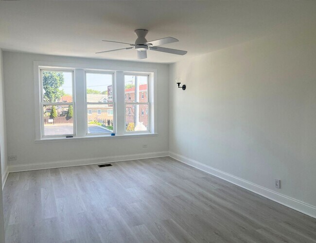 Building Photo - 4343 W Diversey Ave