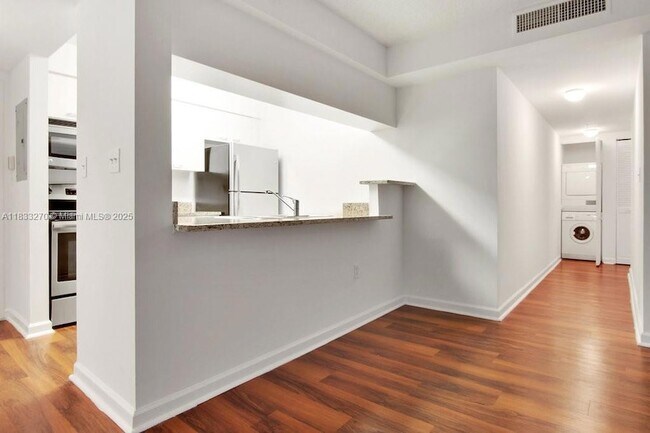 Building Photo - 1756 N Bayshore Dr