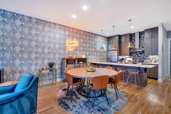 Building Photo - 2716 Delaware Ave