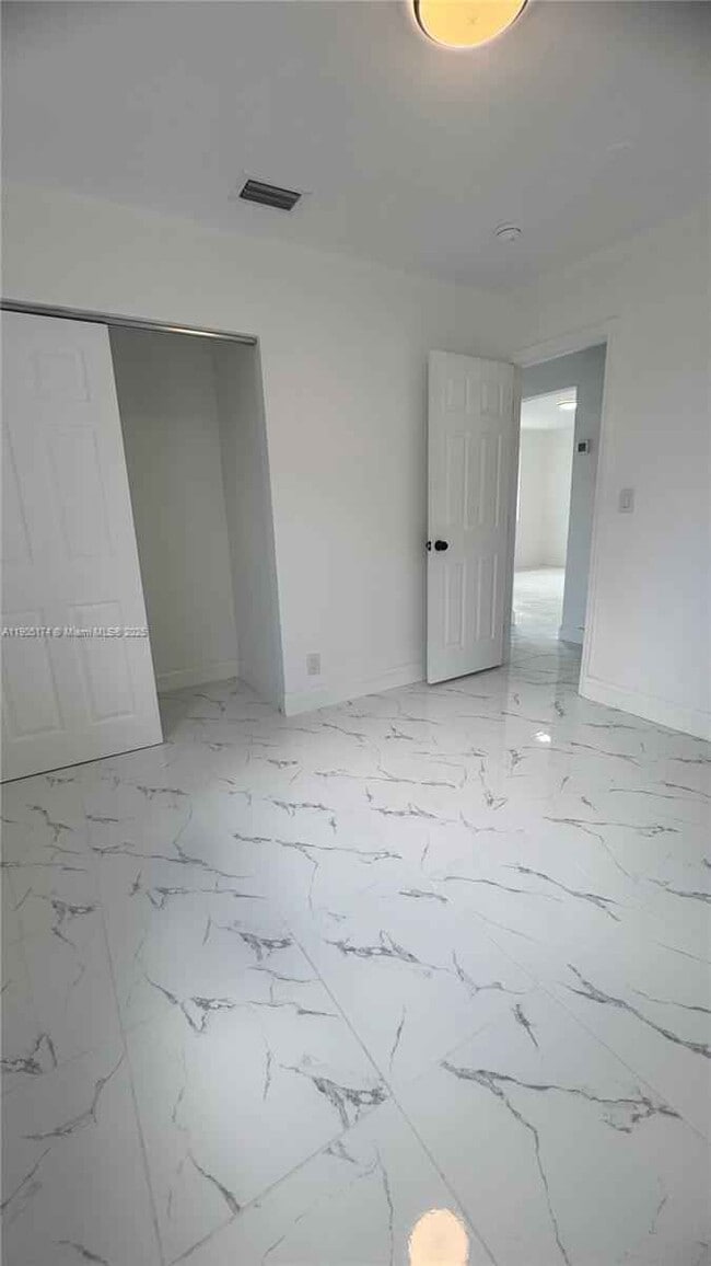 Building Photo - 901 NW 116th St