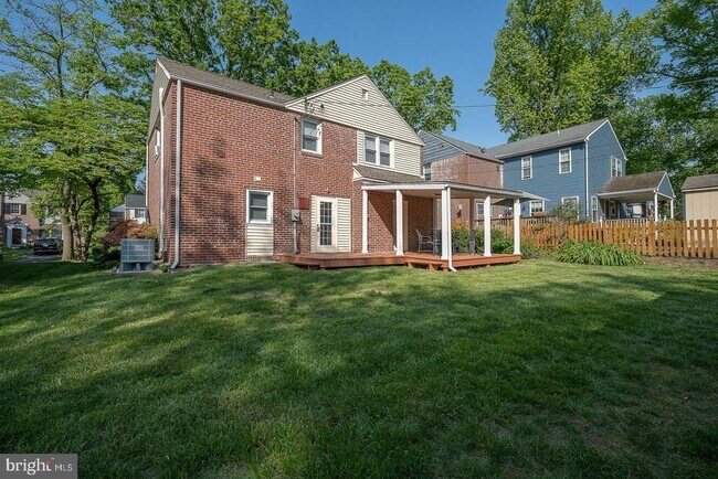 Building Photo - 452 Rock Glen Dr