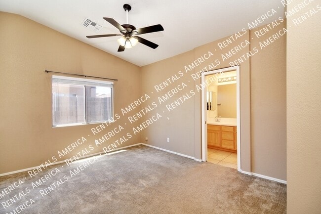 Building Photo - 865 E Impreria St