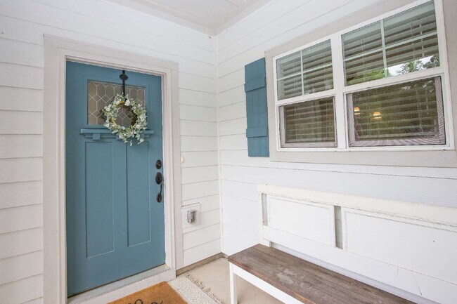 Building Photo - "Charming 4-Bedroom Retreat with Fireplace and 3 Full Baths in Aberdeen!"