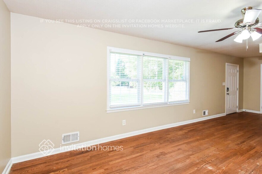 Building Photo - 1634 E Lake Dr