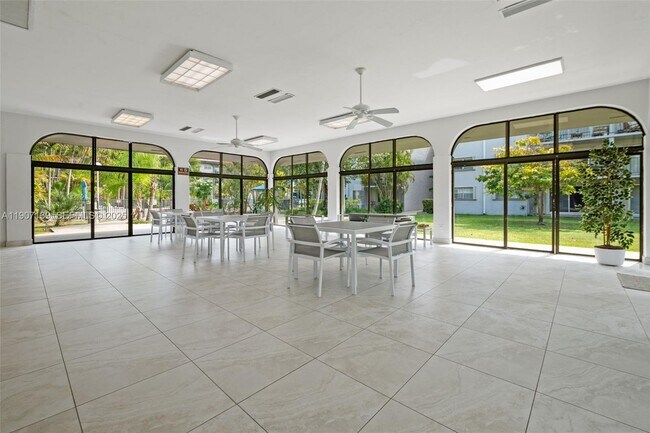 Building Photo - 8107 SW 72nd Ave