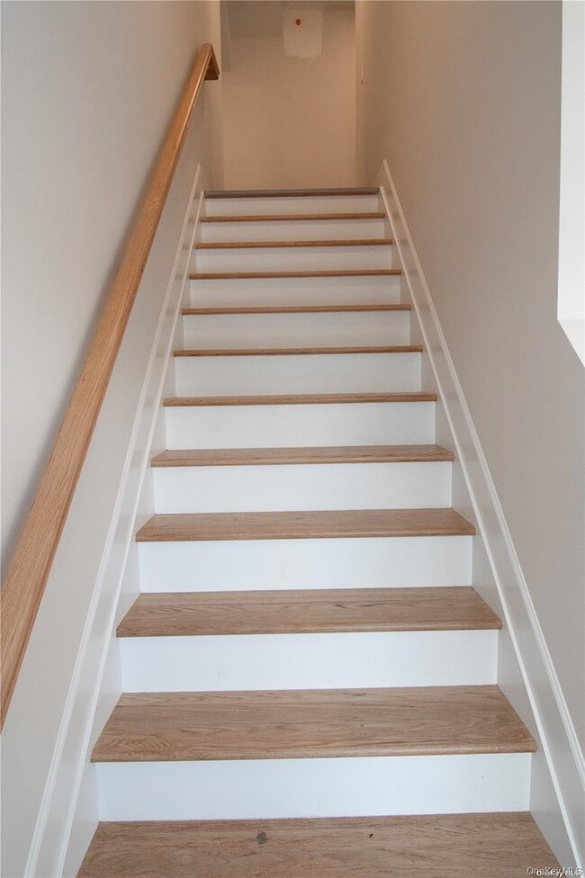 Building Photo - 1090 New York Ave