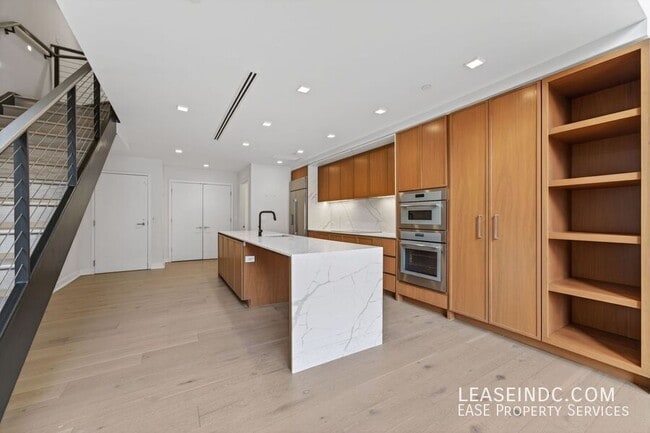 Building Photo - 1332 8th St NW