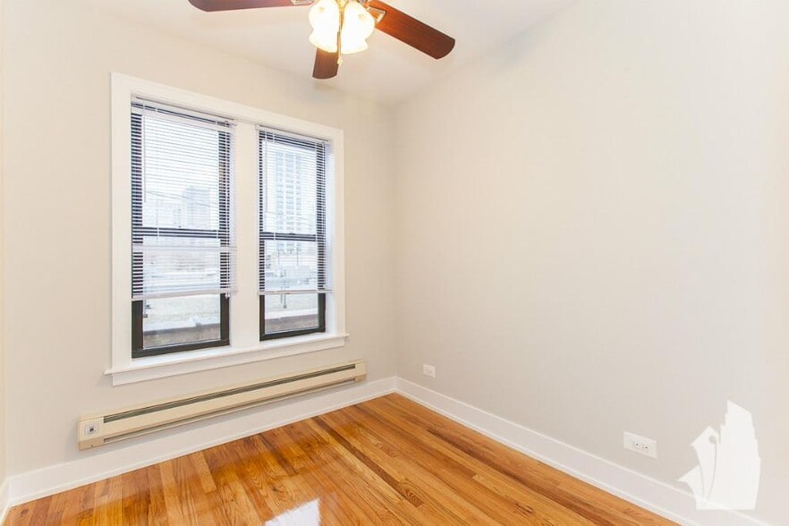 Building Photo - 637 W Melrose St