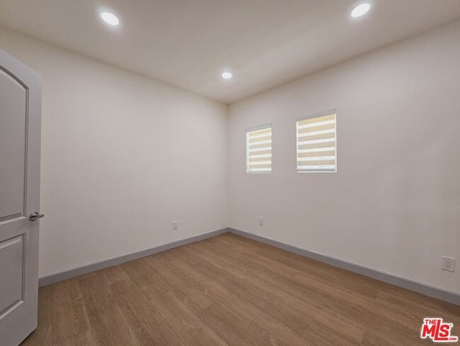 Building Photo - 2828 Leeward Ave