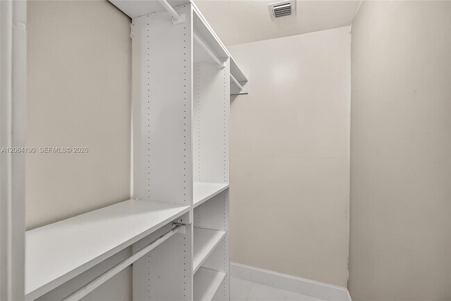 Building Photo - 533 Mokena Dr