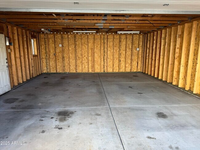 Building Photo - 5437 W Wahalla Ln