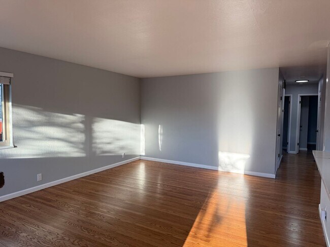 Building Photo - Renovated 3-Bedroom Single Family Home in Pinole Available Now!!!