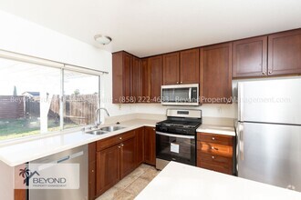 Building Photo - ***RECENTLY UPGRADED***3BED 2 BATH***ATTAC...