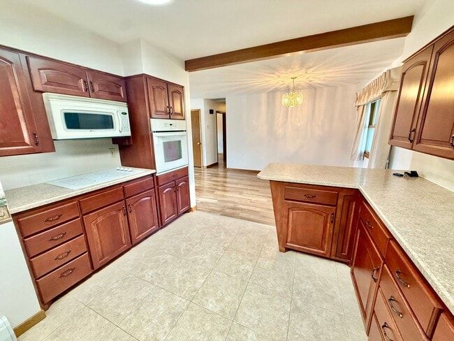 Building Photo - 4 Bedroom - 2 Bath Ranch Style Home with 2 car attached garage in Loveland, Colorado