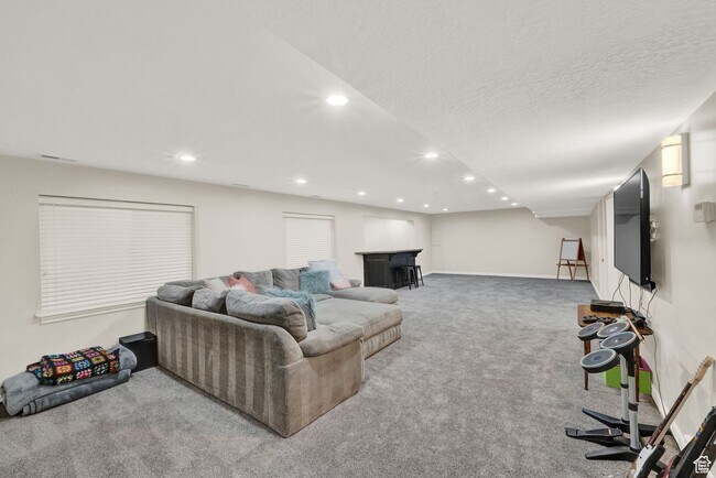 Building Photo - 1693 Crimson Oak Dr