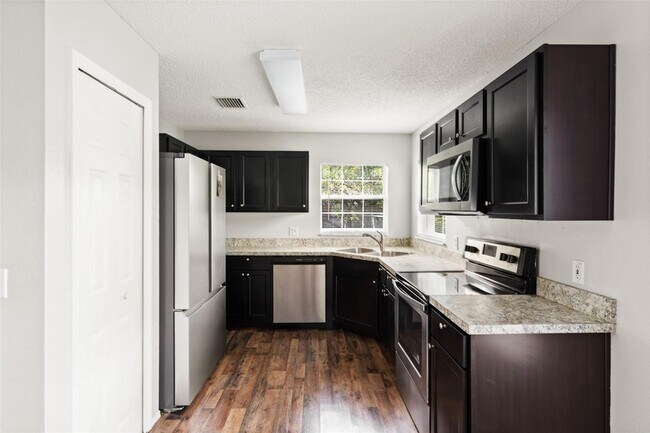 Building Photo - 795 Squirrel Ct