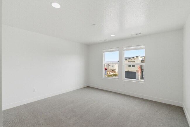 Building Photo - 5690 S Weehawken Ln
