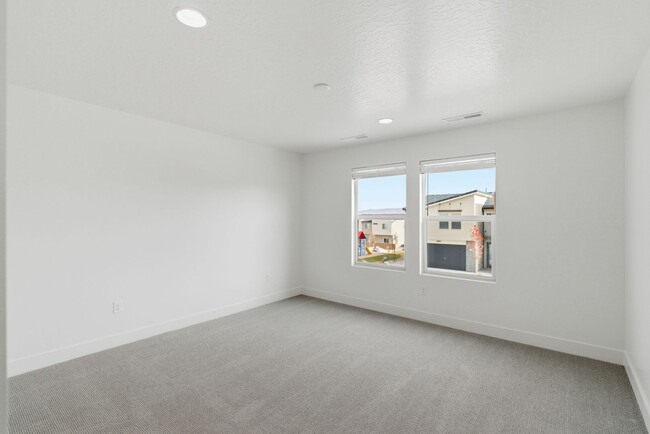 Building Photo - South Desert Townhome with EVSE Outlet