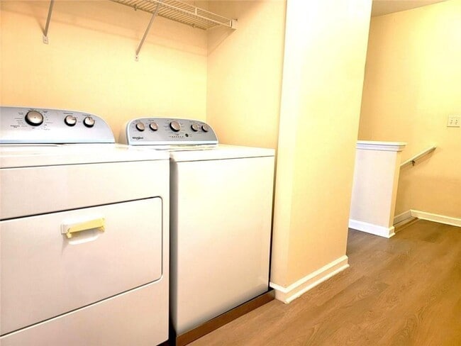 Building Photo - 1516 Parc Main St