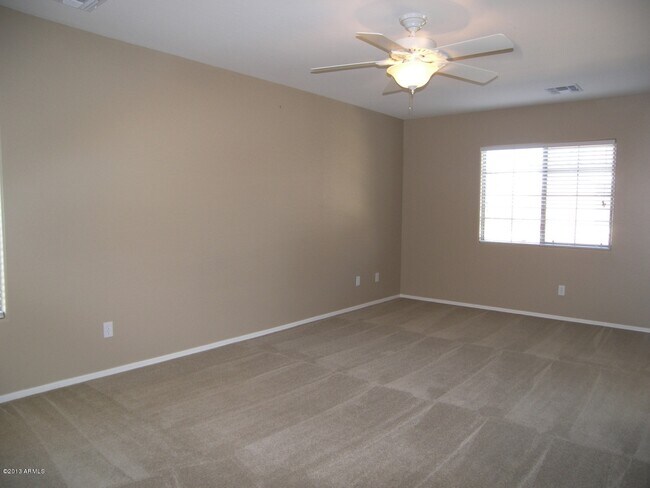 Building Photo - 146 E Catclaw St