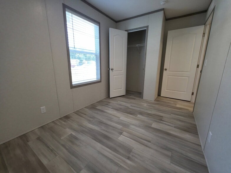 Building Photo - 1308 W Arlington Ave