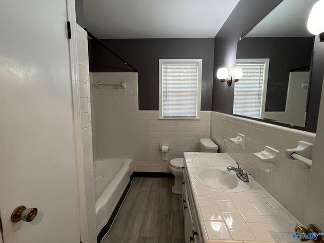 Building Photo - 803 Corsbie St NW