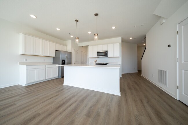 Building Photo - 10429 Ithaca Ln N