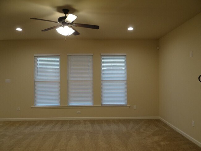 Building Photo - Beautiful Home for Lease in Denham Springs