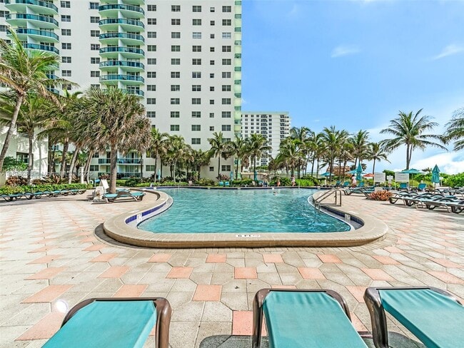 Building Photo - 3901 S Ocean Dr
