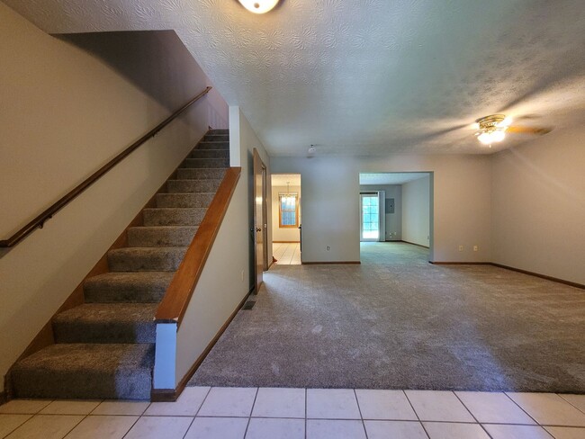 Building Photo - 3 Bedroom, 2.5 Bath Townhouse in Beavercreek!