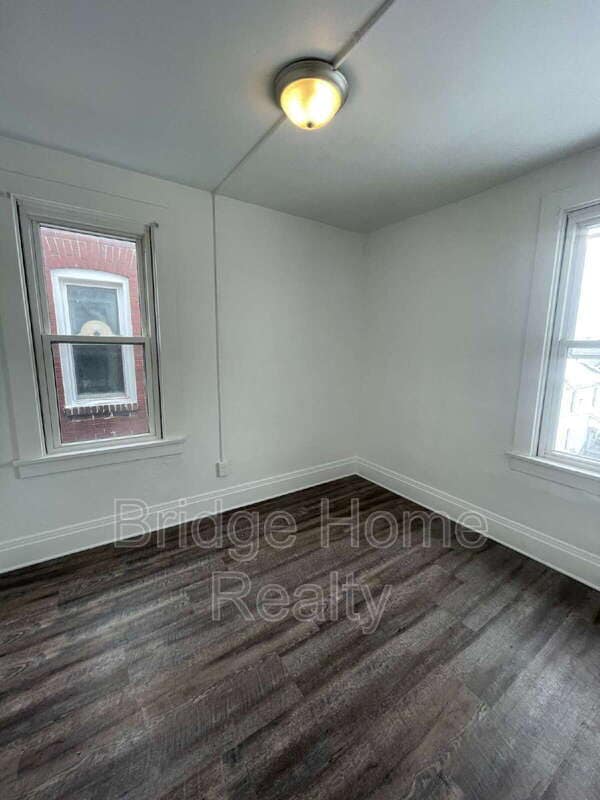 Building Photo - 136 S Spring Ave