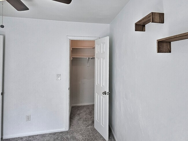 Building Photo - 613 Folkstone Way