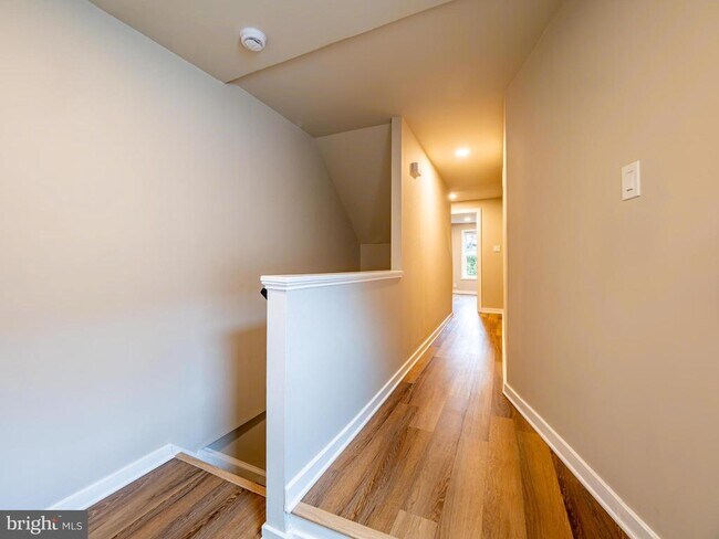 Building Photo - 161 Brown St