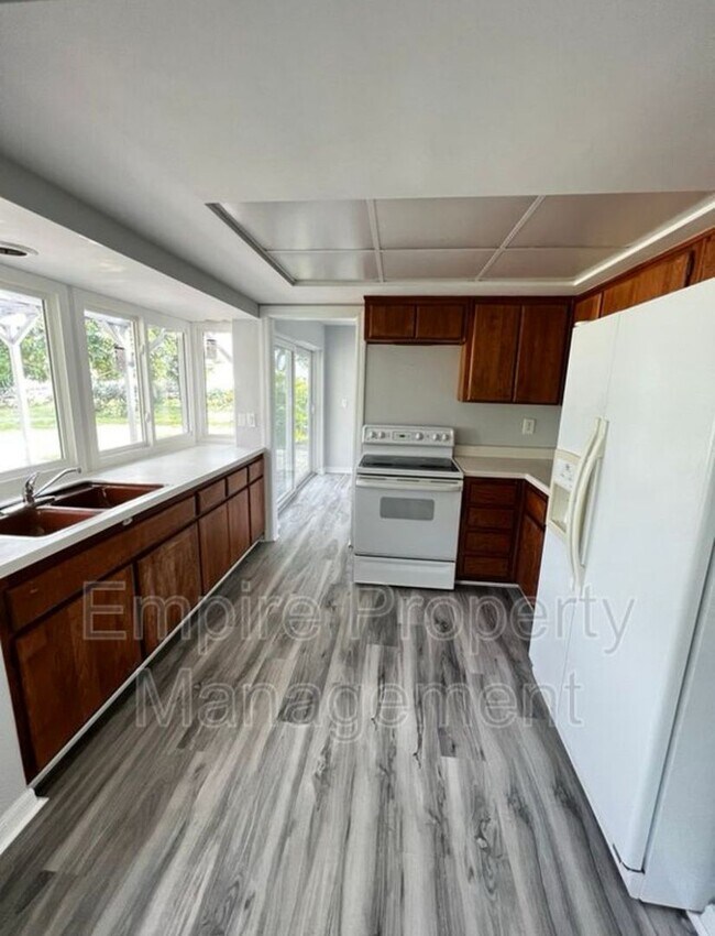 Building Photo - 2 Bedroom 1 Bathroom with fenced yard