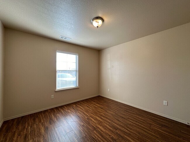 Building Photo - Tulsa St Duplex