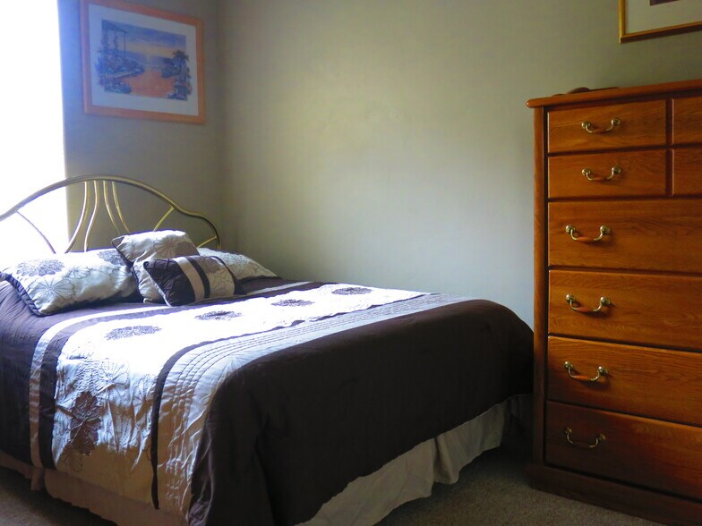 Building Photo - 2701 Midland Ave