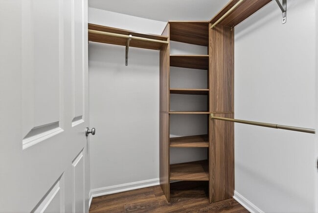 Building Photo - 2220 Fairfax Dr