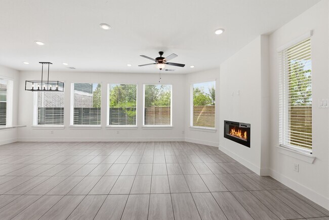 Building Photo - 15155 Colorado Bnd Pk Dr