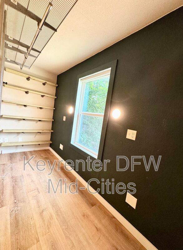 Building Photo - 2703 Downing Ave