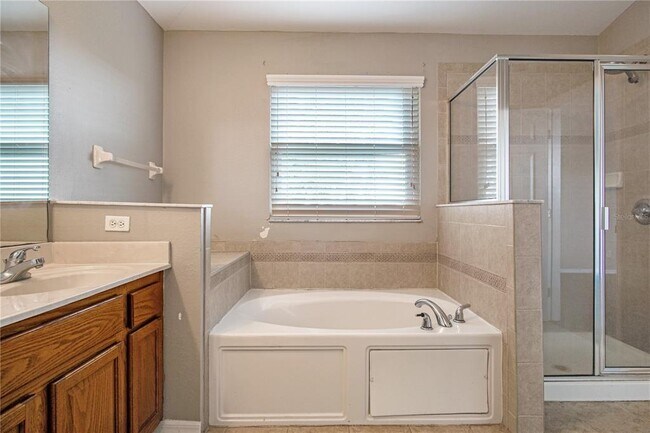 Building Photo - 1405 Vista del Lago Blvd