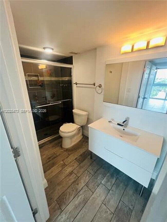 Building Photo - 2655 Collins Ave