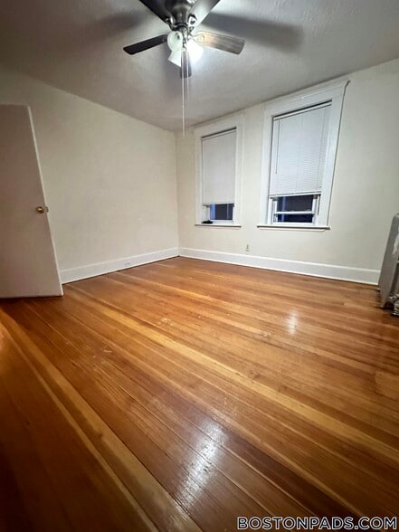 Building Photo - 15 Barrows St