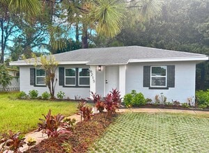Building Photo - Newly Renovated 2-Bed, 1-Bath Duplex with Modern Upgrades