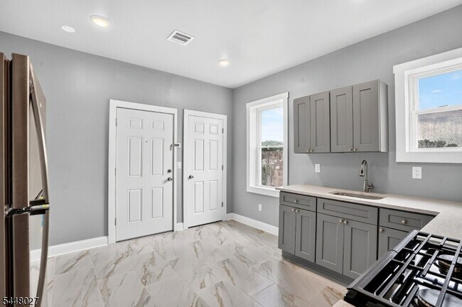 Building Photo - 882 S 14th St