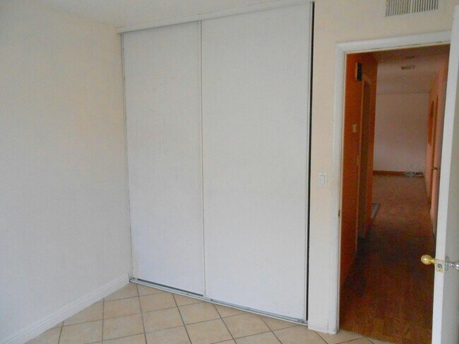 Building Photo - Spacious 1 story home in Spring Valley