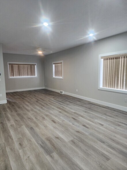 Building Photo - 109 S Warren Ave