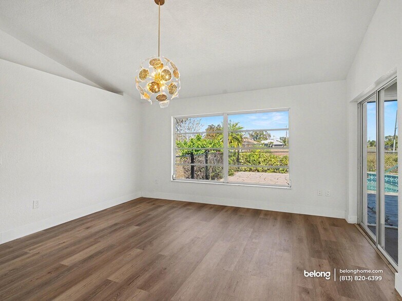 Building Photo - 527 Rotonda Cir