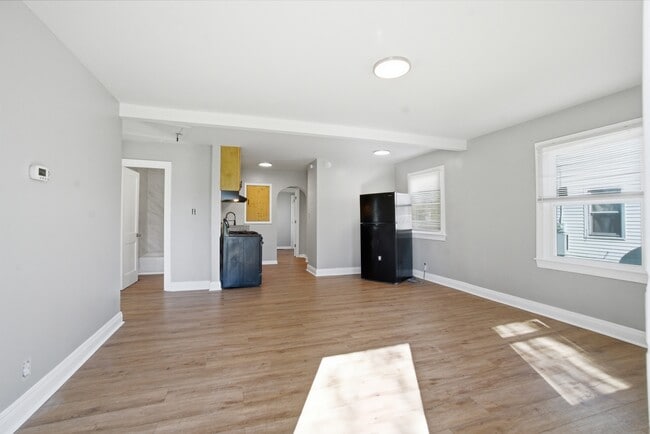 Building Photo - 1008 S 45th St