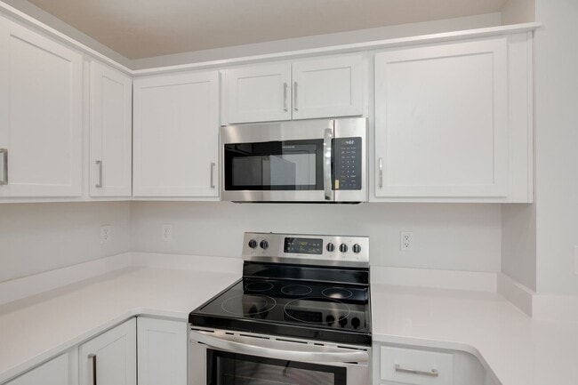 Building Photo - 2 Bedroom Cottage Now Available!