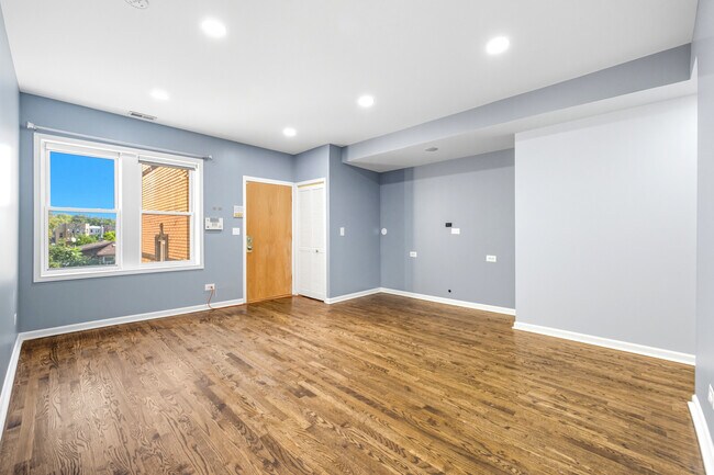 Building Photo - 6312 N Fairfield Ave